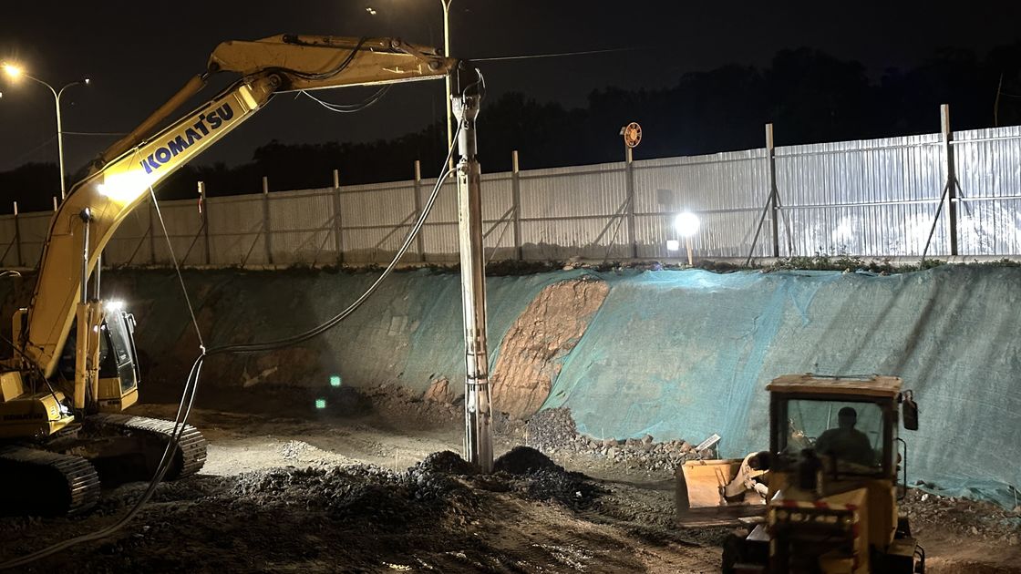 BVEM 2600 r/min Vitesse de rotation Dispositif de vibroflotation monté sur une excavatrice partageant un système d'alimentation hydraulique