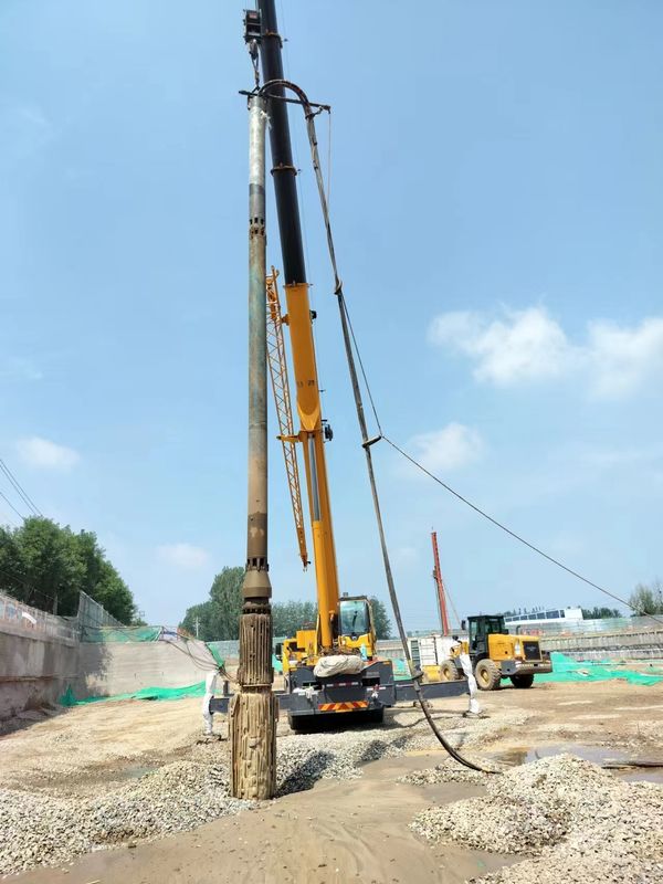 Vibroflot à alimentation supérieure avec une puissance moteur de 180 kW et 260 kW et un poids de 2320 kg pour la compactage Vibro