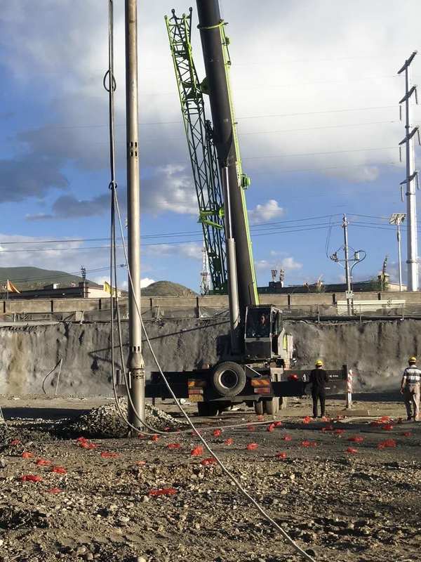 Options de puissance de 150 kW et 225 kW et poids de 1700 kg pour une compression Vibroflot Vibro efficace