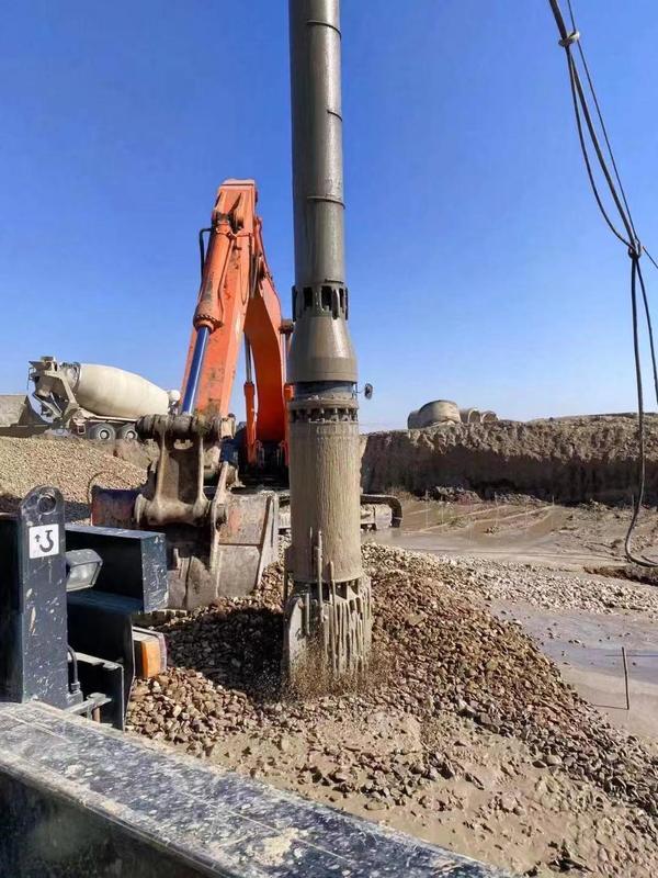 Options de puissance de 150 kW et 225 kW et poids de 1700 kg pour une compression Vibroflot Vibro efficace